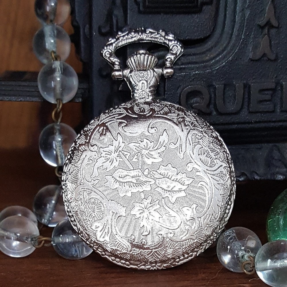 TASTEFULLY EXQUISITE, GENEVA Silver Ladies Watch - Picture 5 of 8